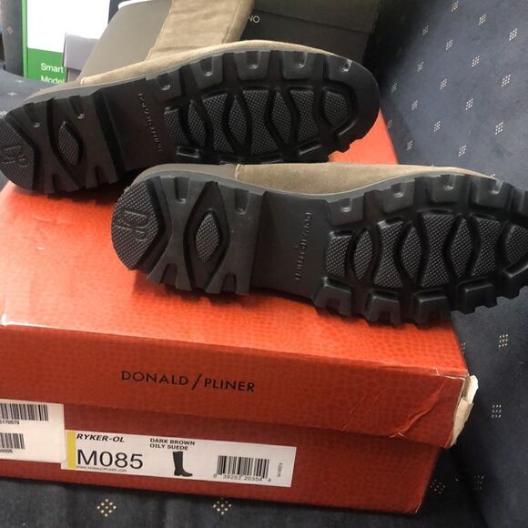 Donald J Pliner Ryker Suede Boot Dark Brown/Oily Suede SZ 8.5 NEW - Picture 5 of 6